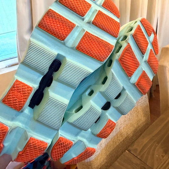 ON Women's Cloudmonster Size 8 - White and Mint - Picture 3 of 7